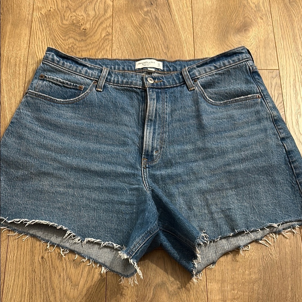 Denim Blue Women's Shorts, Abercrombie dad short high rise curve lov